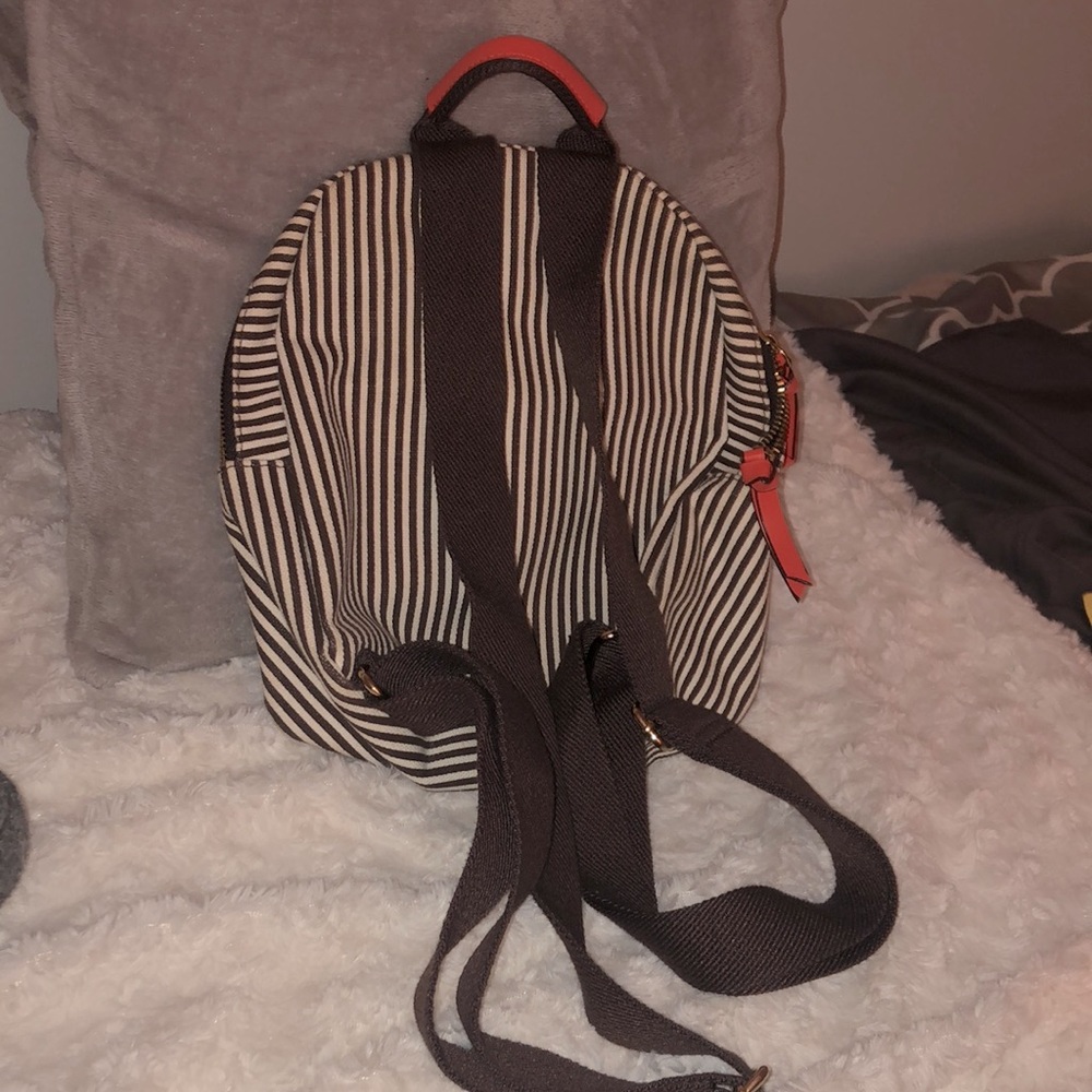 🔥ACT FAST🔥 RARE Henri Bendel Mini Backpack - Picture 3 of 4